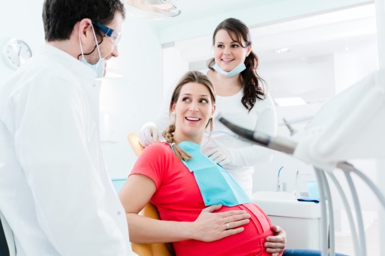 wizyta kobiety w ciąży u stomatologa