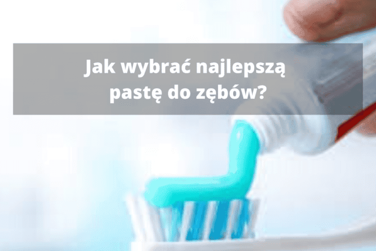 pasta do zębów na szczoteczce